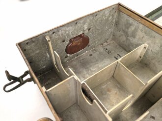 Fu51 ( Laternen ) Metallkasten mit Einsätzen. Originallack. Datiert 1941, ungereinigtes Stück, für die Einheitslaterne Preßstoff. Originallack, ungereinigtes Stück