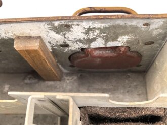 Fu51 ( Laternen ) Metallkasten mit Einsätzen. Originallack. Datiert 1941, ungereinigtes Stück, für die Einheitslaterne Preßstoff. Originallack, ungereinigtes Stück