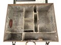 Fu51 ( Laternen ) Metallkasten mit Einsätzen. Originallack. Datiert 1941, ungereinigtes Stück, für die Einheitslaterne Preßstoff. Originallack, ungereinigtes Stück
