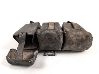 1.Weltkrieg Patronentasche, ungereinigtes Stück, Leder zum Teil trocken und defekt