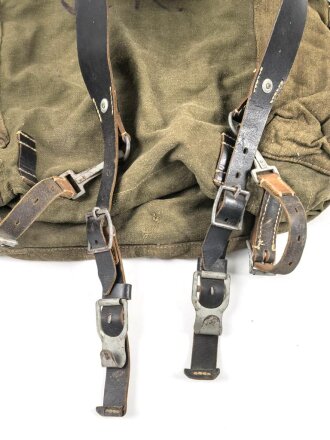 Rucksack für Gebirgstruppen der Wehrmacht, getragenes Stück mit Reichsbetriebsnummer