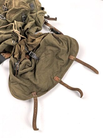 Rucksack für Gebirgstruppen der Wehrmacht, getragenes Stück mit Reichsbetriebsnummer