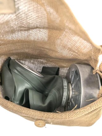Volksgasmaske VM 40 in Tragetasche, guter Gesamtzustand
