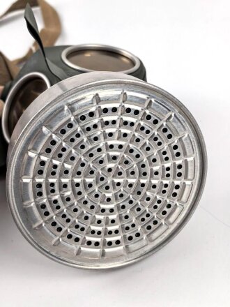 Volksgasmaske VM 40 in Tragetasche, guter Gesamtzustand