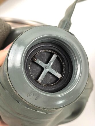 Volksgasmaske VM 40 in Tragetasche, guter Gesamtzustand