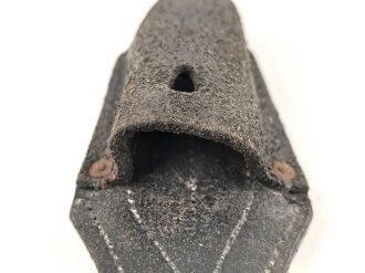 Koppelschuh zum Seitengewehr 98/05 der Reichswehr. Der Koppelschuh aus der Zeit des 1. Weltkrieg, von der Reichswehr übernommen und mit zusätzlicher Schlaufe versehen. Saubere Kammerarbeit