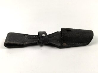 Koppelschuh zum Seitengewehr 98/05 der Reichswehr. Der Koppelschuh aus der Zeit des 1. Weltkrieg, von der Reichswehr übernommen und mit zusätzlicher Schlaufe versehen. Saubere Kammerarbeit