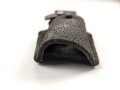 Koppelschuh zum Seitengewehr 98/05 der Reichswehr. Der Koppelschuh aus der Zeit des 1. Weltkrieg, von der Reichswehr übernommen und mit zusätzlicher Schlaufe versehen. Saubere Kammerarbeit