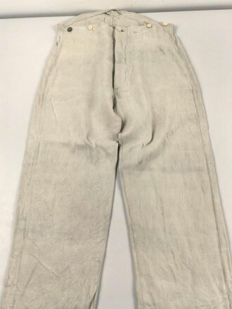 Drillichjacke und Hose rohweiss, mir so unbekannt, eventuell früher Reichsarbeitsdienst ?