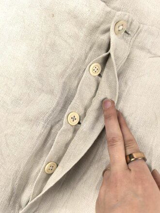 Drillichjacke und Hose rohweiss, mir so unbekannt, eventuell früher Reichsarbeitsdienst ?