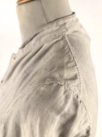 Drillichjacke und Hose rohweiss, mir so unbekannt, eventuell früher Reichsarbeitsdienst ?