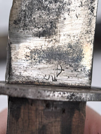 Österreich 1. Weltkrieg, Grabendolch, Kampfmesser Modell 1917. Getragenes Stück, Scheide Originallack, Lederschlaufe weich. Ungereinigtes Stück