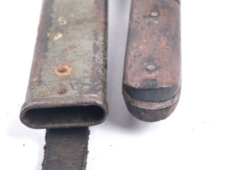 Österreich 1. Weltkrieg, Grabendolch, Kampfmesser Modell 1917. Getragenes Stück, Scheide Originallack, Lederschlaufe weich. Ungereinigtes Stück