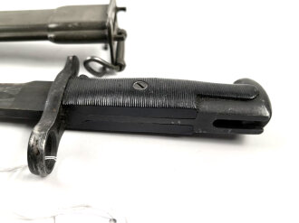U.S. Army 2.Weltkrieg, Seitengewehr für M 1 Garand . Hersteller AH.  Scheide Originallack, ungereinigtes Stück