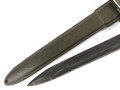 U.S. Army 2.Weltkrieg, Seitengewehr für M 1 Garand . Hersteller AH.  Scheide Originallack, ungereinigtes Stück