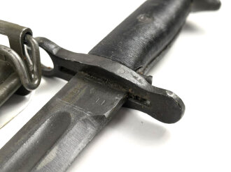 U.S. Army 2.Weltkrieg, Seitengewehr für M 1 Garand . Hersteller AH.  Scheide Originallack, ungereinigtes Stück