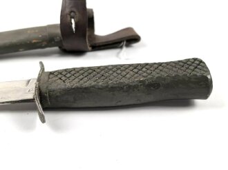 Jugoslawien, Kampfmesser Modell 1951. Ungereinigtes Stück in gutem Gesamtzustand