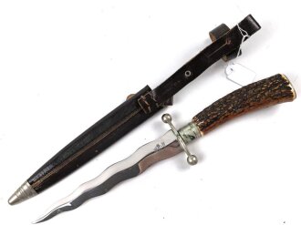 Deutschland nach 1945, Dolch mit Flammenklinge "Rehwappen " Messer in Stil eines Grabendolches aus dem 1. Weltkrieg.