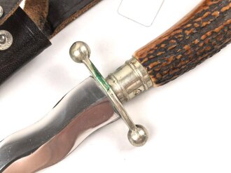 Deutschland nach 1945, Dolch mit Flammenklinge "Rehwappen " Messer in Stil eines Grabendolches aus dem 1. Weltkrieg.