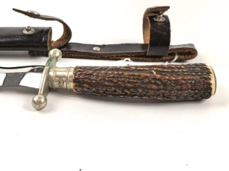Deutschland nach 1945, Dolch mit Flammenklinge "Rehwappen " Messer in Stil eines Grabendolches aus dem 1. Weltkrieg.