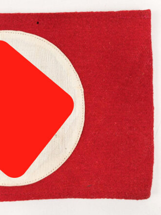 Armbinde für Angehörige von Parteiverbänden. Frühes, dreiteiliges Stück aus Filz, guter Zustand