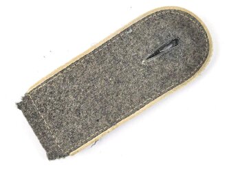 Heer, einzelne Schulterklappe für Mannschaften der Infanterie, Länge etwa 11cm