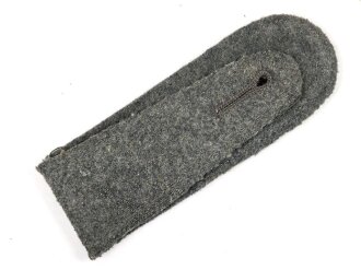 Heer, einzelne Schulterklappe für Mannschaften der Infanterie, Länge etwa 12cm