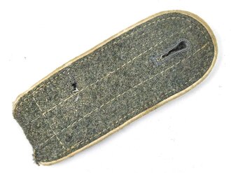 Heer, einzelne Schulterklappe Modell 1944  für Mannschaften der Infanterie, Länge etwa 10,5cm