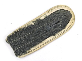 Heer, einzelne Schulterklappe Modell 1944  für Mannschaften der Infanterie, Länge etwa 10,5cm