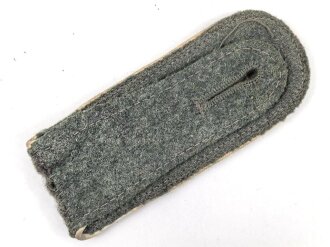 Heer, einzelne Schulterklappe für einen Unteroffizier der Infanterie, Länge etwa 11cm