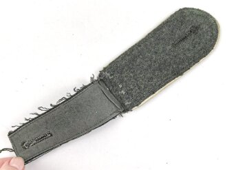 Heer, einzelne Schulterklappe für einen Unteroffizier der Infanterie, Länge etwa 11,5cm