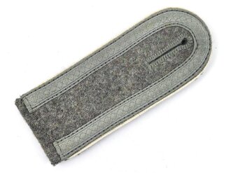 Heer, einzelne Schulterklappe für einen Unteroffizier der Infanterie, Länge etwa 11cm
