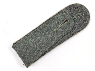 Heer, einzelne Schulterklappe für einen Feldwebel der Infanterie, Länge etwa 12,5cm