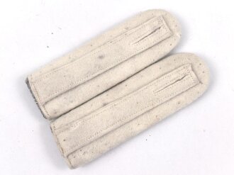 Heer, Paar Schulterklappen für einen Leutnant der Infanterie, Länge etwa 11cm, verunreinigt