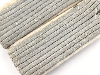 Heer, Paar Schulterklappen für einen Leutnant der Infanterie, Länge etwa 11cm