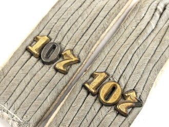 Heer, Paar Schulterklappen für einen Leutnant im Infanterie Regiment 107, Länge etwa 10,5cm