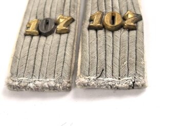 Heer, Paar Schulterklappen für einen Leutnant im Infanterie Regiment 107, Länge etwa 10,5cm