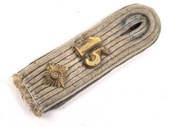 Einzelne  Schulterklappe für einen Oberleutnant im Infanterieregiment 15, Länge etwa 10cm