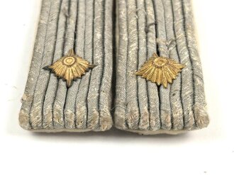 Heer, Paar Schulterstücke  für einen Oberleutnant der Infanterie , Länge etwa 11cm