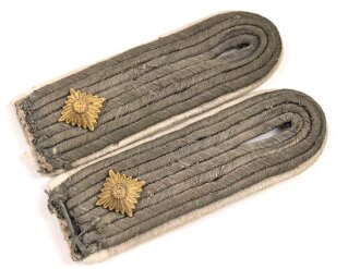 Heer, Paar  Schulterstücke  für einen Oberleutnant der Infanterie,  Länge etwa 11cm