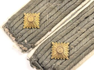 Heer, Paar  Schulterstücke  für einen Oberleutnant der Infanterie,  Länge etwa 11cm