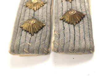 Heer, Paar  Schulterstücke  für einen Hauptmann der Infanterie,  Länge etwa 11cm