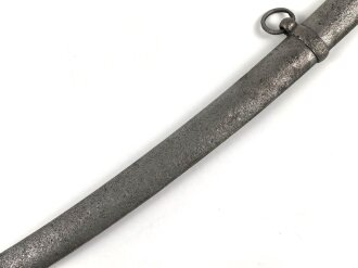 Sandgestrahlte Scheide für einen Reitersäbel, passend für zum Beispiel  Frankreich, Säbel für Husaren Modell 1803. Gesamtlänge 93cm