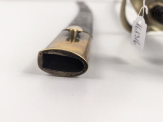 Frankreich, Säbel mit Lederscheide, diese zum Teil mit älterer Reparatur. Hersteller Klingenthal