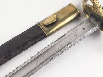 Frankreich, Säbel mit Lederscheide, diese zum Teil mit älterer Reparatur. Hersteller Klingenthal