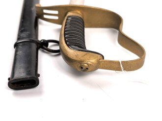 Bayern, Säbel für Infanterie Offiziere Modell 1855.  Scheide Originallack, das Gefäß neuzeitlich mit goldbronze lackiert. Saubere Klinge mit beidseitiger Ätzung " In Treue Fest"