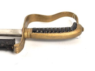Bayern, Säbel für Infanterie Offiziere Modell 1855.  Scheide Originallack, das Gefäß neuzeitlich mit goldbronze lackiert. Saubere Klinge mit beidseitiger Ätzung " In Treue Fest"
