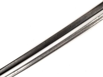 Bayern, Säbel für Infanterie Offiziere Modell 1855.  Scheide gereinigt und Original lackiert, die Klinge mit schwacher, doppelseitiger Ätzung leicht narbig.