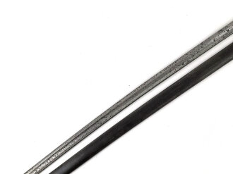 Bayern, Säbel für Infanterie Offiziere Modell 1855.  Scheide gereinigt und Original lackiert, die Klinge mit schwacher, doppelseitiger Ätzung leicht narbig.