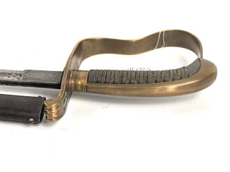 Bayern, Säbel für Infanterie Offiziere Modell 1855.  Scheide gereinigt und Original lackiert, die Klinge mit schwacher, doppelseitiger Ätzung leicht narbig.